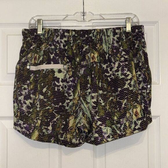 Lululemon Spring Break Away Short Floral Sport White Multi - Picture 4 of 7